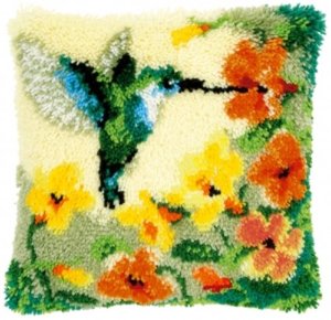 스킬자수(래치훅 Latch Hook Kit)쿠션 CUSHION KIT HUMMINGBIRD AND FLOWERS-0146770